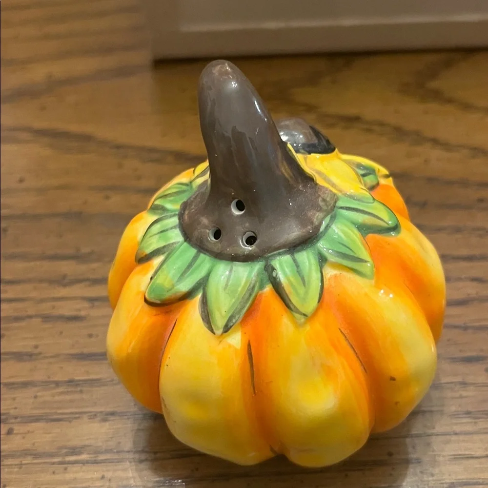 Blue Sky Clay Sunflower Pumpkin Salt‎ and Pepper Shakers, new